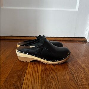 Black Leather Troentorp clogs